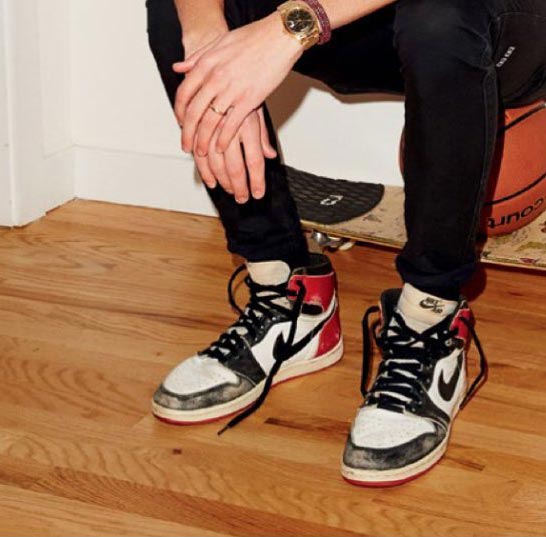 Legs and feet of Elliot Tebele wearing vintage Nike Air Jordan sneakers.